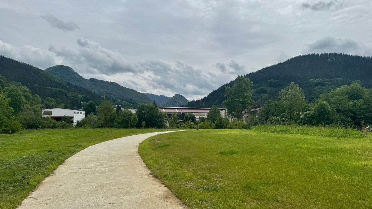 Lazkaoko EAJ-PNVk Meandro inguruaren hobekuntza ospatu du naturarako eta elkarbizitzarako gune gisa