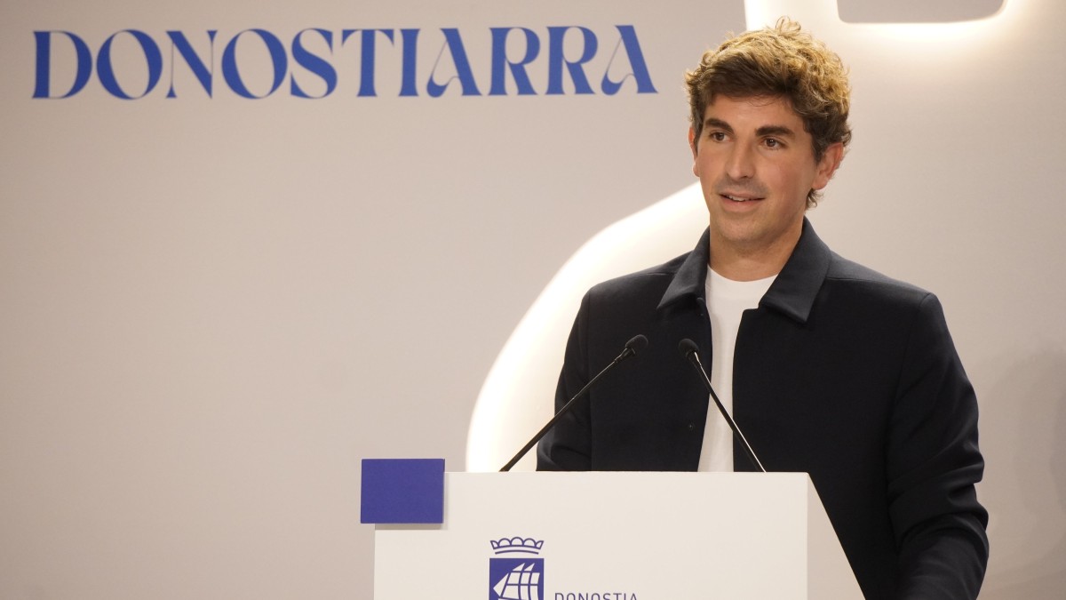 Jon Insausti celebra la aprobación del impuesto turístico como una victoria de las y los donostiarras