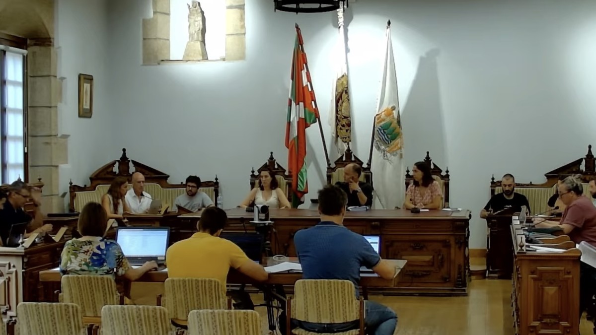EAJ-PNV pone frente al espejo a Abotsanitz: “Lo que antes era un escándalo, ahora son dificultades de gestión”