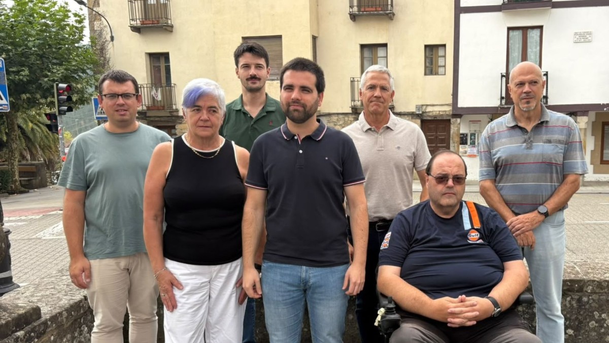 Debagoienako EAJ-PNVk Elgeta eta Antzuolatik Arrasateko Ospitalera autobus lotura zuzenak, hiriburuekiko maiztasun gehiago eta Oñatirako irteera eta iritsiera gehiago eskatu ditu
