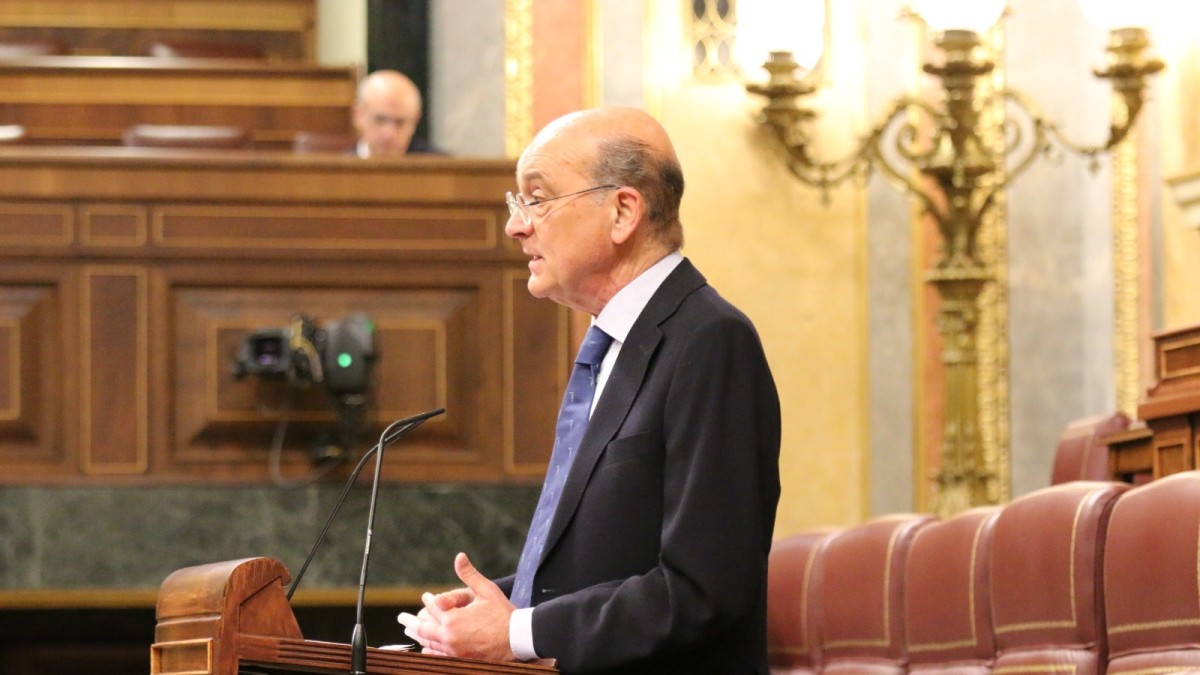 Euskal Taldeak lobbyei buruzko erregulazioa defendatzen du, baina Espainiako Gobernuaren dekretuaren prozedura eta irismena kritikatzen ditu: 