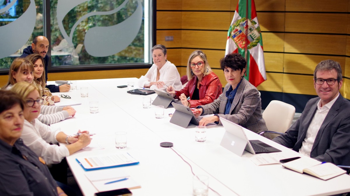 Los candidatos de EAJ-PNV a las Cortes Generales se reúnen con familias cuidadoras para seguir avanzando en cuidados: 