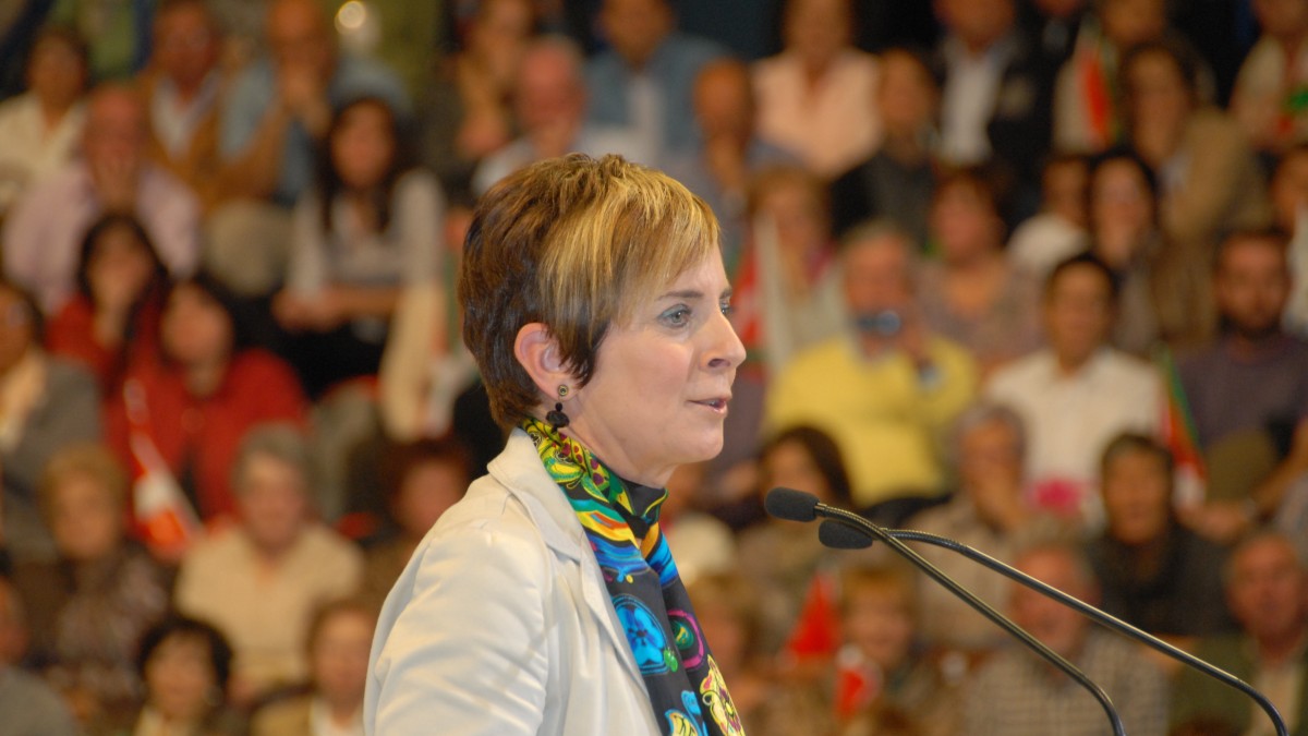 Arantxa Tapia ofrece a los jóvenes la trayectoria y el modelo de EAJ-PNV