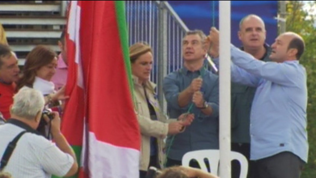 Alderdi Eguna 2013 - Ikurriñaren igoera