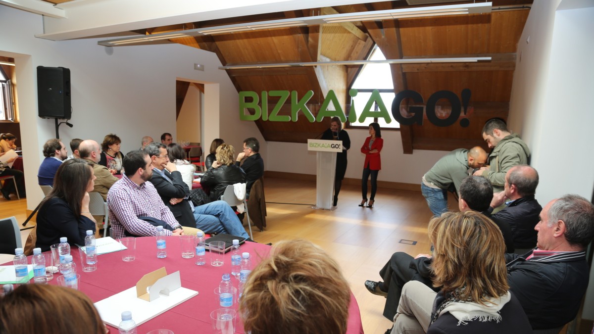 Ehun bat pertsona elkartu dira Getxon Bizkaiago! ekimena martxan jartzeko. Bizkaiko EAJ-PNVk hiritarrei zuzendutako abian jarri duen parte hartze egit