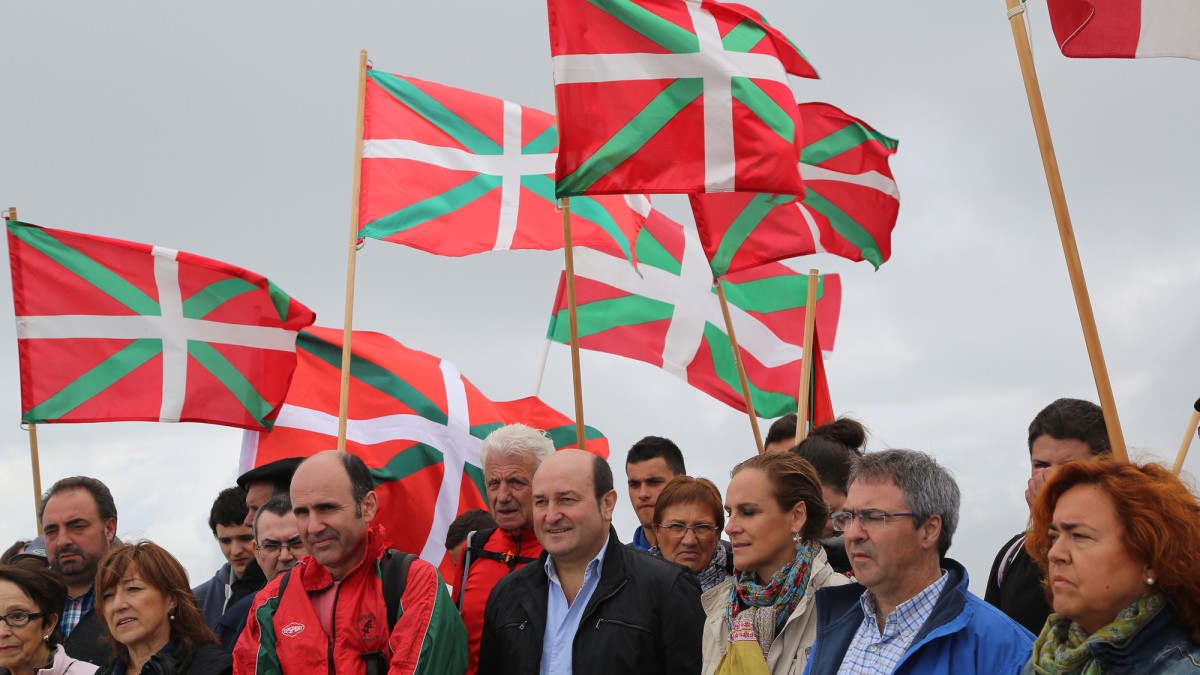 El Euzkadi Buru Batzar denuncia en Larrun los “obstáculos” que los Estados francés y español colocan en el camino de la nación vasca