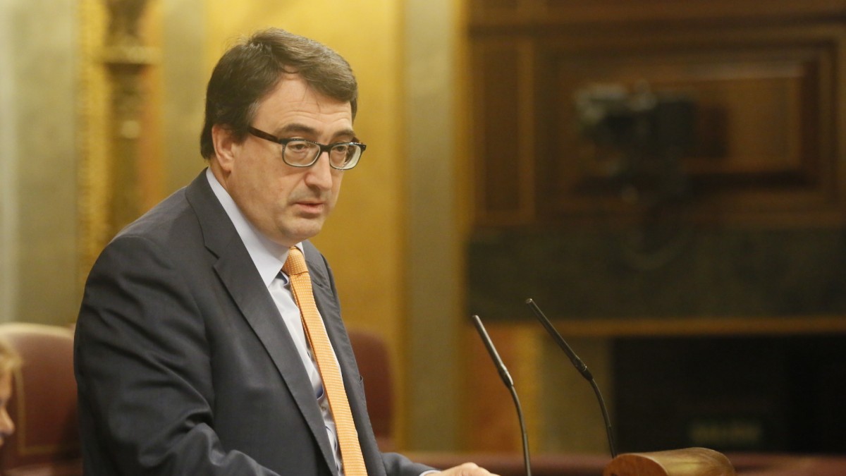 Esteban califica a Rajoy de “insumiso frente al Estatuto de Gernika” y le advierte que “si Euskadi está fuera de su agenda lo está para todo”