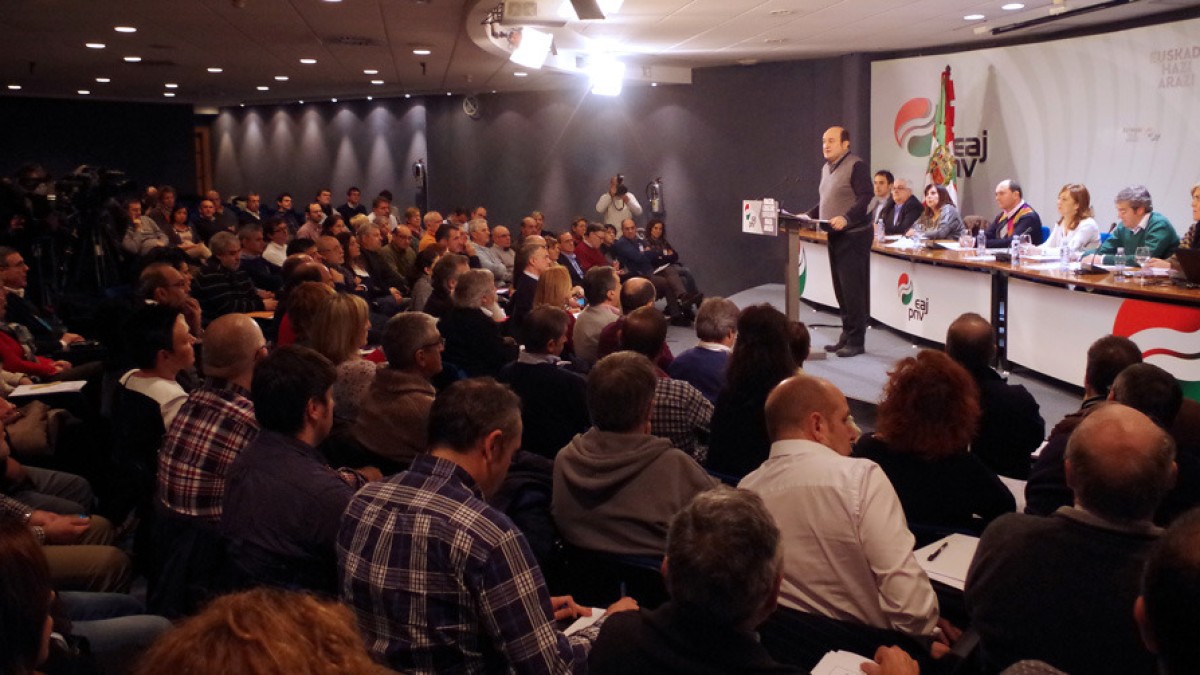 Ortuzar proclama que EAJ-PNV no se resigna a que 2015 sea “otro año perdido en materia de paz”