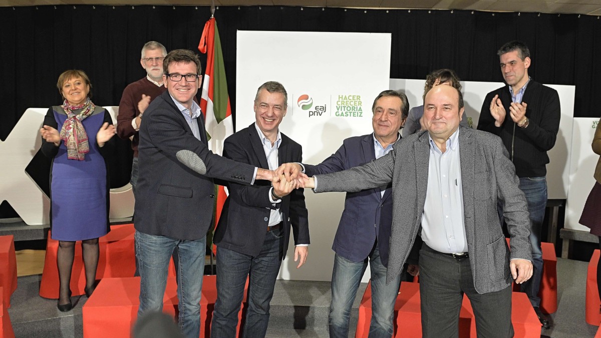 Gorka Urtaran eta Vitoria-Gasteizeko kudeaketa bere gain hartzeko prest dagoen taldea aurkeztu ditu EAJ-PNVk