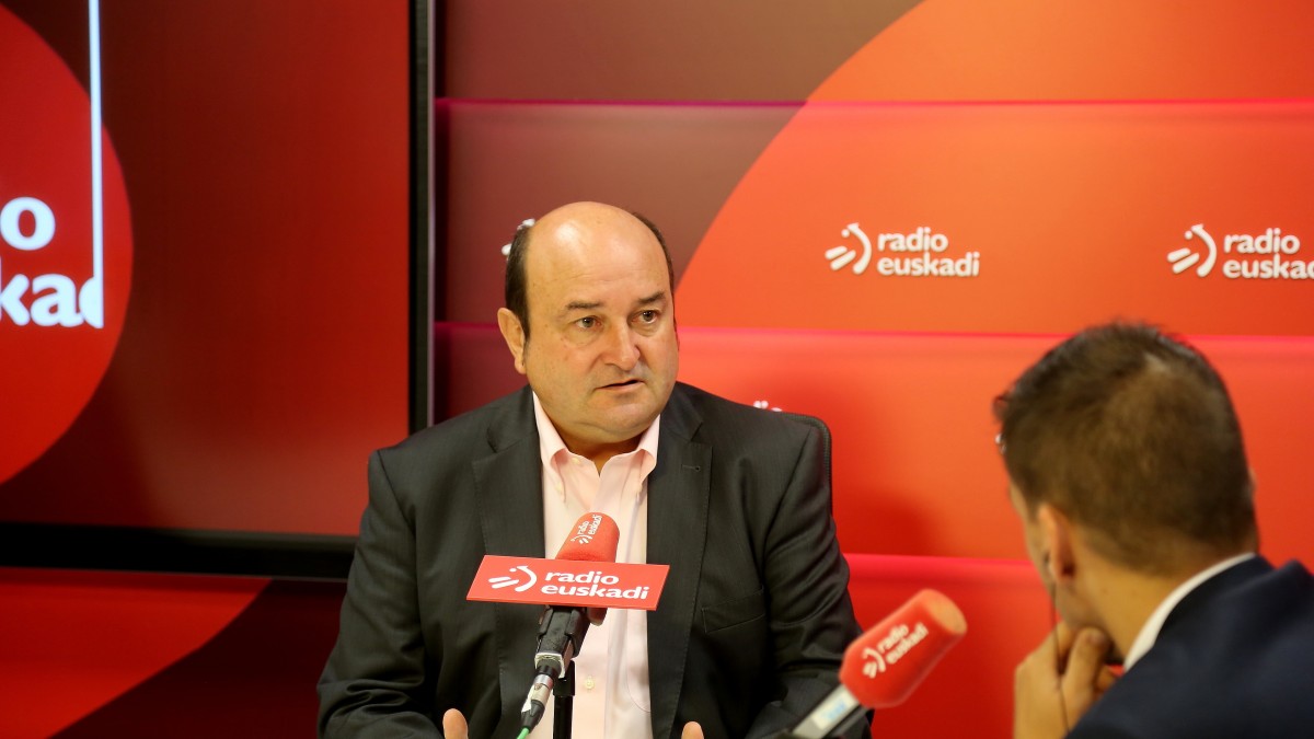 Ortuzar: “Es difícil que Catalunya sea un nuevo Estado en Europa, pero si el proceso va bien y Merkel lo reconoce, ya puede decir Rajoy lo que quiera”