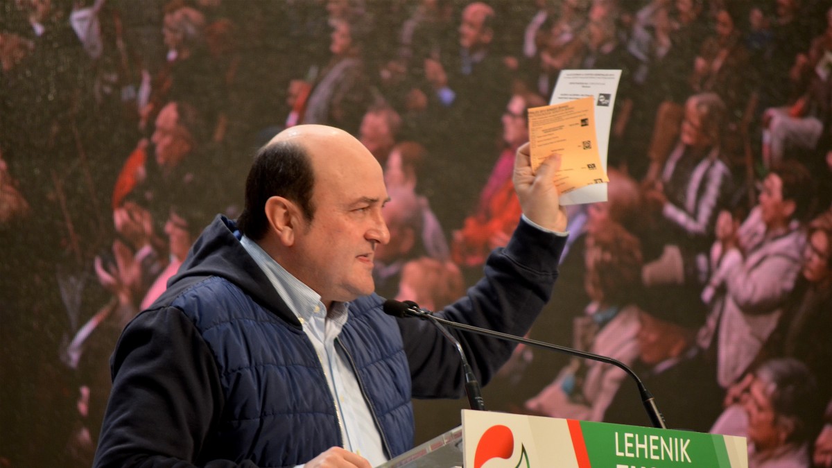 Ortuzar: “Moncloa esku txarretan erori arren, hemen Euskadi defendatuko duen alternatiba egongo da, eta alternatiba hori EAJrena izango da”
