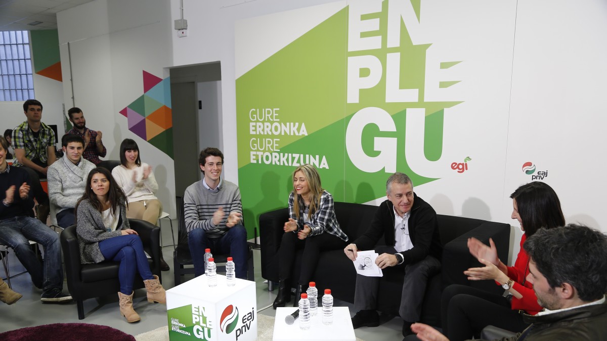 EGI reúne al Lehendakari y a medio centenar de jóvenes para dialogar sobre empleo juvenil