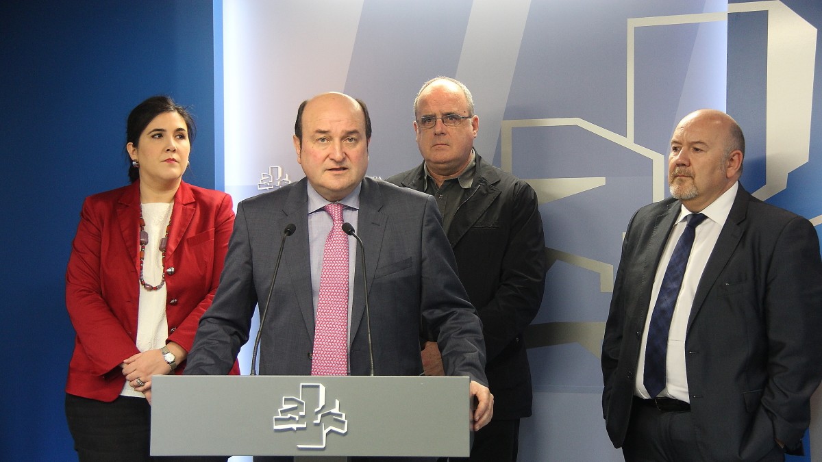 EAJ-PNVk alderdiei aurkeztu dien agiriak 