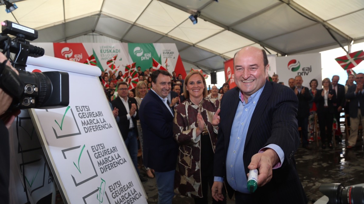  Ortuzarrek salatu du Euskadi lauko eztabaidan “hauteskunde-trofeo” gisa baino ez zutela aipatu