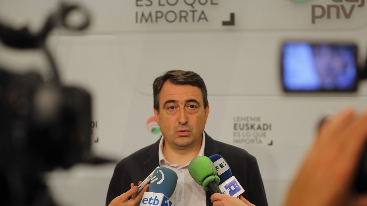Aitor Esteban reitera que el PNV votó ayer en blanco y que votará ‘no‘ a Rajoy en primera y en segunda votación