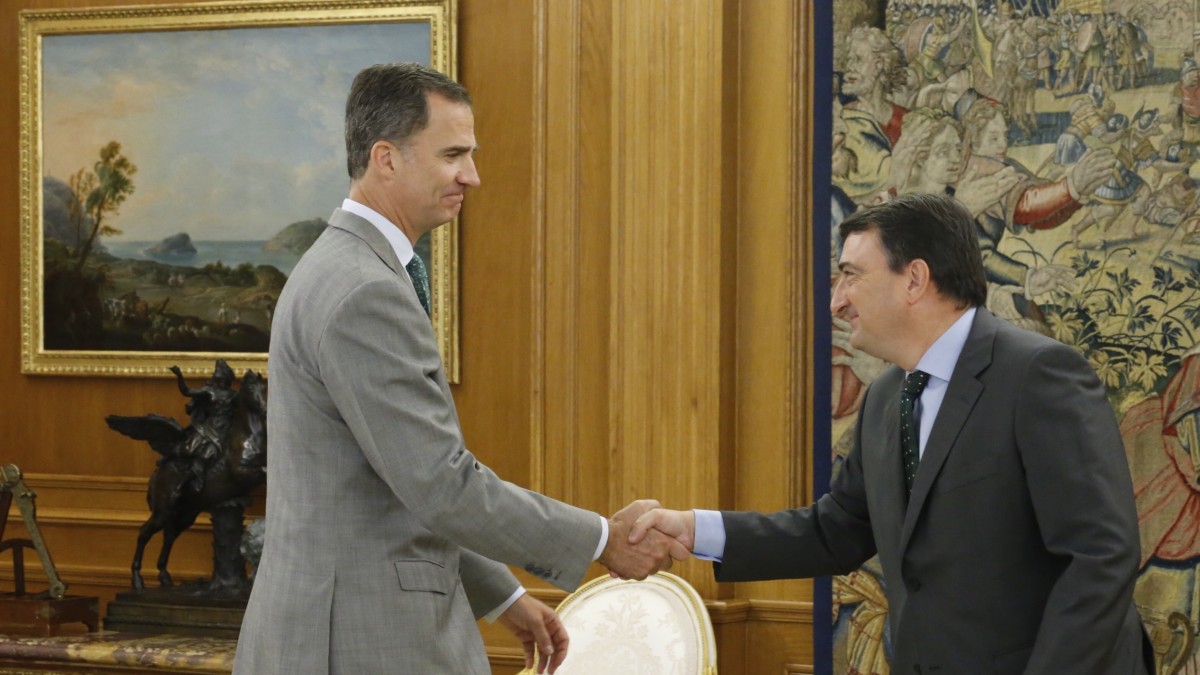 Aitor Esteban denuncia que la política madrileña se ha convertido en un “vodevil” e insiste en que EAJ-PNV votará ‘no’ a Rajoy en primera y segunda instancia