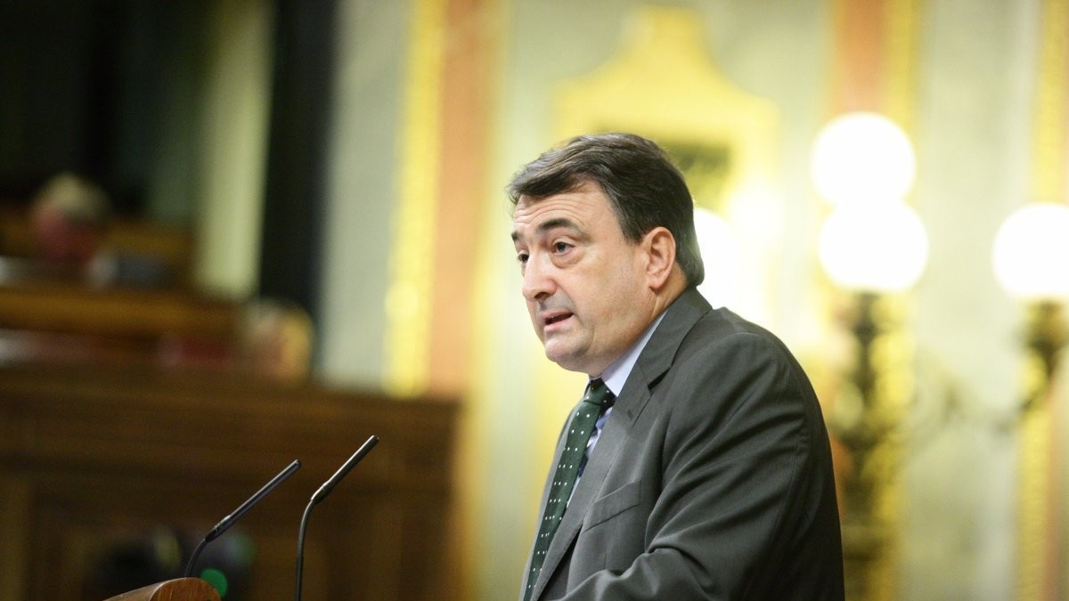 Aitor Esteban:“`Ezetza´ emango diogu Rajoyri orain eta irailaren 25aren ondoren”