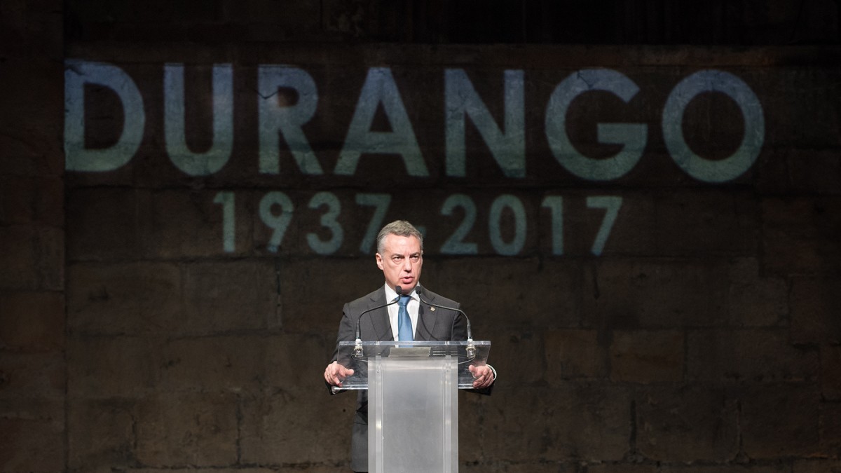 El Lehendakari ha asistido al acto de recuerdo por el 80 aniversario del bombardeo de Durango