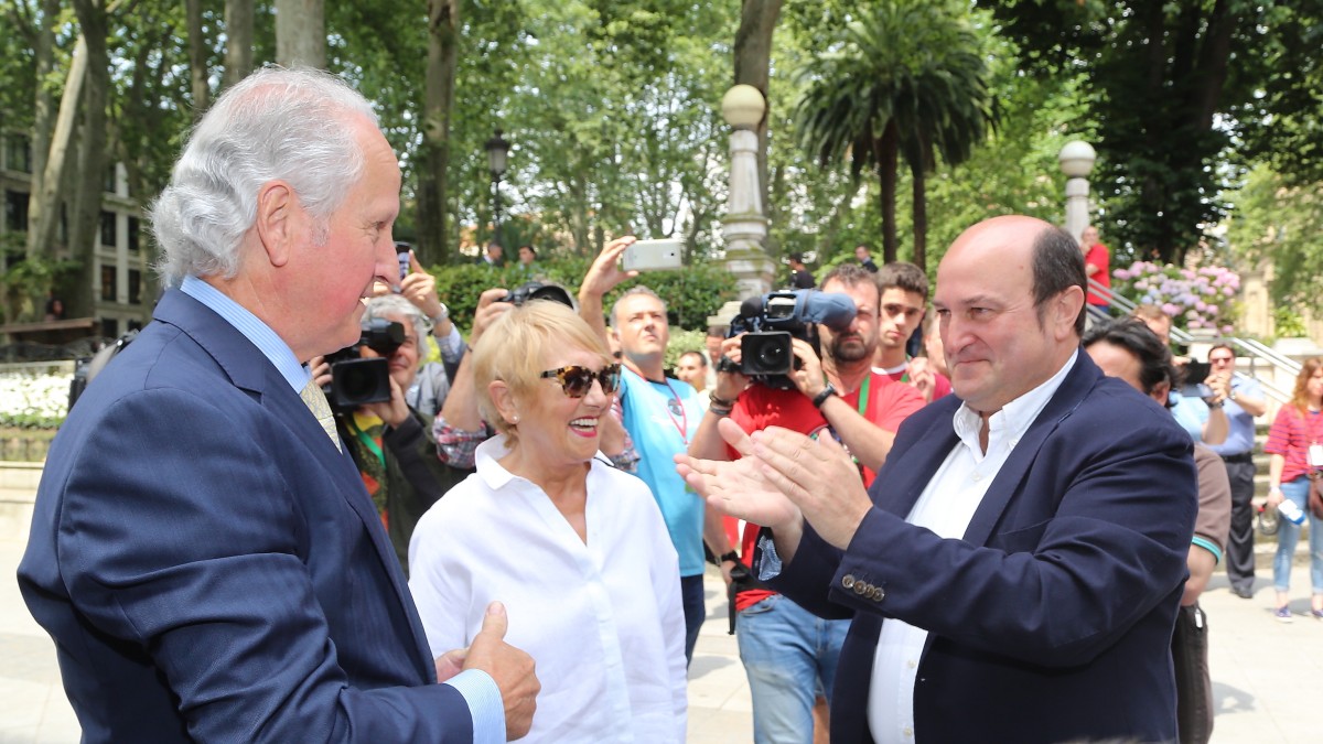 Ortuzar: “Ohorea da EAJn Atutxa moduko pertsonak izatea, euskal erakundeak gauza guztien gainetik defendatzen dituztenak”