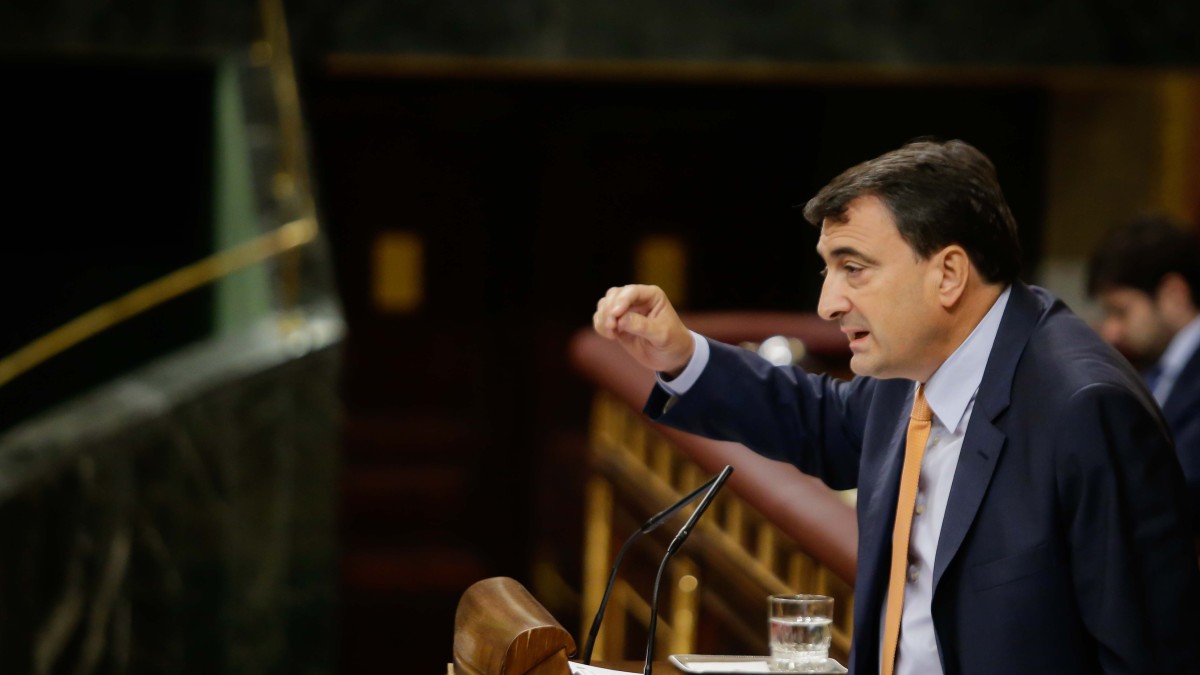 Aitor Estebanek Mariano Rajoyri : “Demokraziarentzat eta elkar ulertzeko onena da Kataluniako hiritarrek beren etorkizuna erabakitzea, borondate hori dena delakoa izanik ere”