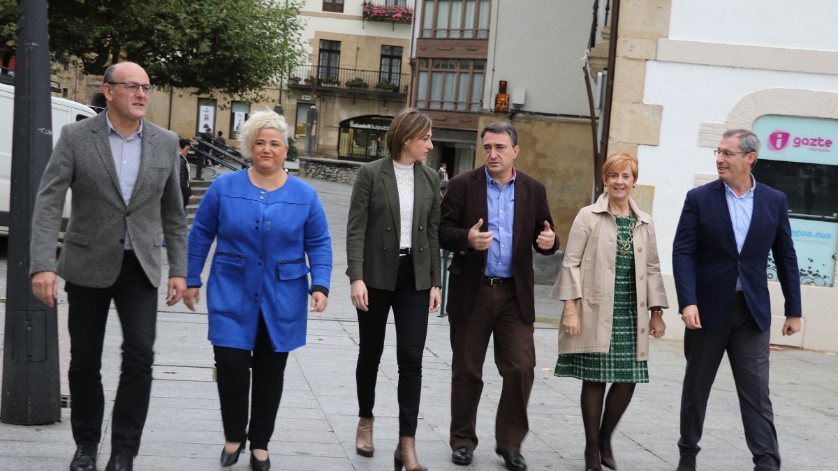 Los candidatos de EAJ-PNV han visitado esta mañana Debagoiena