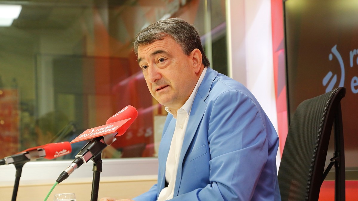 Aitor Esteban erregearen bortxa-ezintasuna mugatzeko Euskal Taldeak aurkeztutako erreformari Mahaiak ezarri dion betoaz: “Zarzuelaren asmoa zaharkituta geratzea bada, etorkizunik gabe geratuko da”