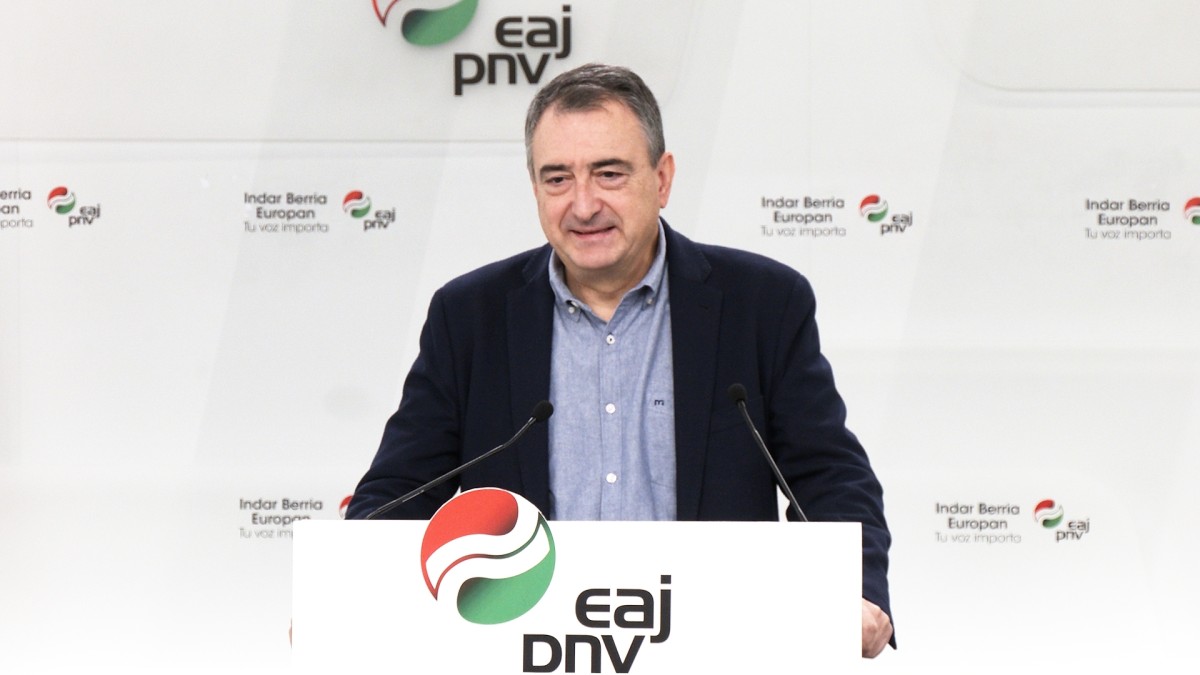 Aitor Esteban, Konstituzio egunean: “Euskal hiritargoaren ahotsa izaten jarraituko du EAJ-PNVk Euskadiren nazio aitortza lortzeko”  Aitor Esteban, Konstituzio egunean: “Euskal hiritargoaren ahotsa izaten jarraituko du EAJ-PNVk Euskadiren nazio aitortza lortzeko”