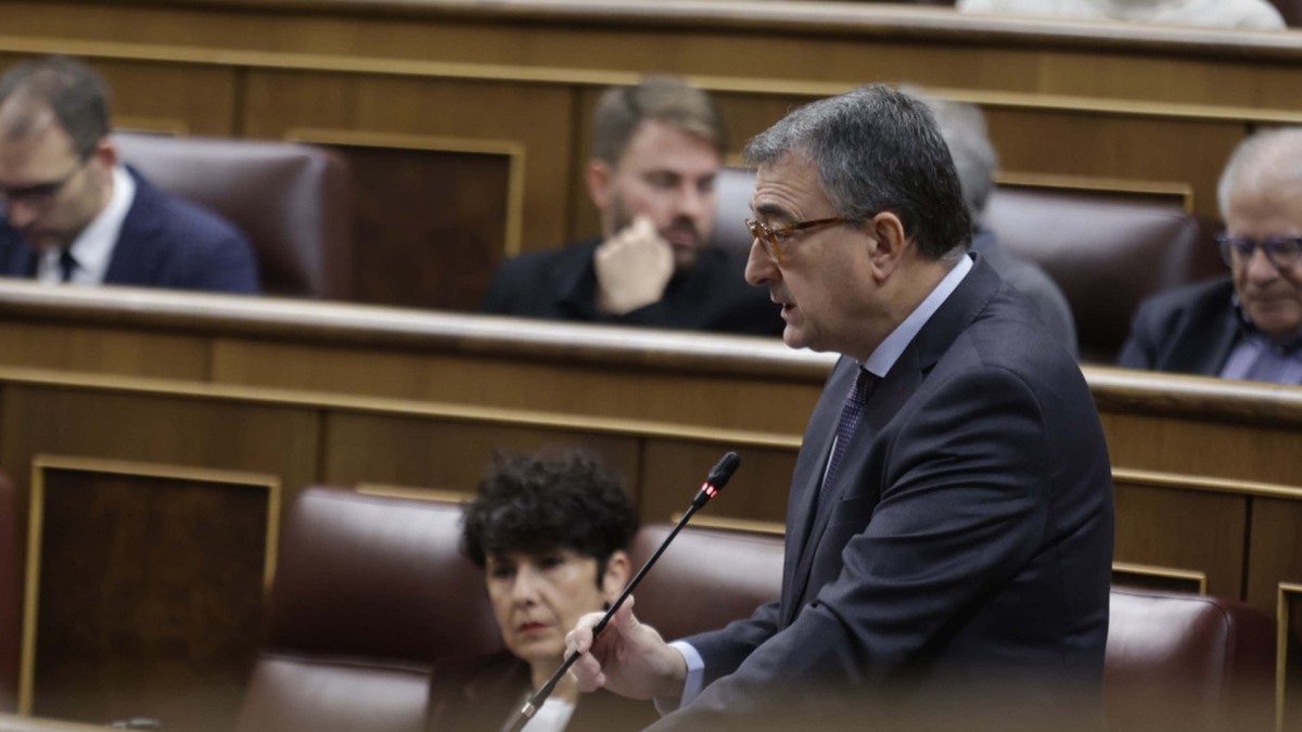 Aitor Esteban urge a Pedro Sánchez a ordenar el itinerario de las personas menores no acompañadas entre las administraciones autonómicas Aitor Esteban urge a Pedro Sánchez a ordenar el itinerario de las personas menores no acompañadas entre las administraciones autonómicas