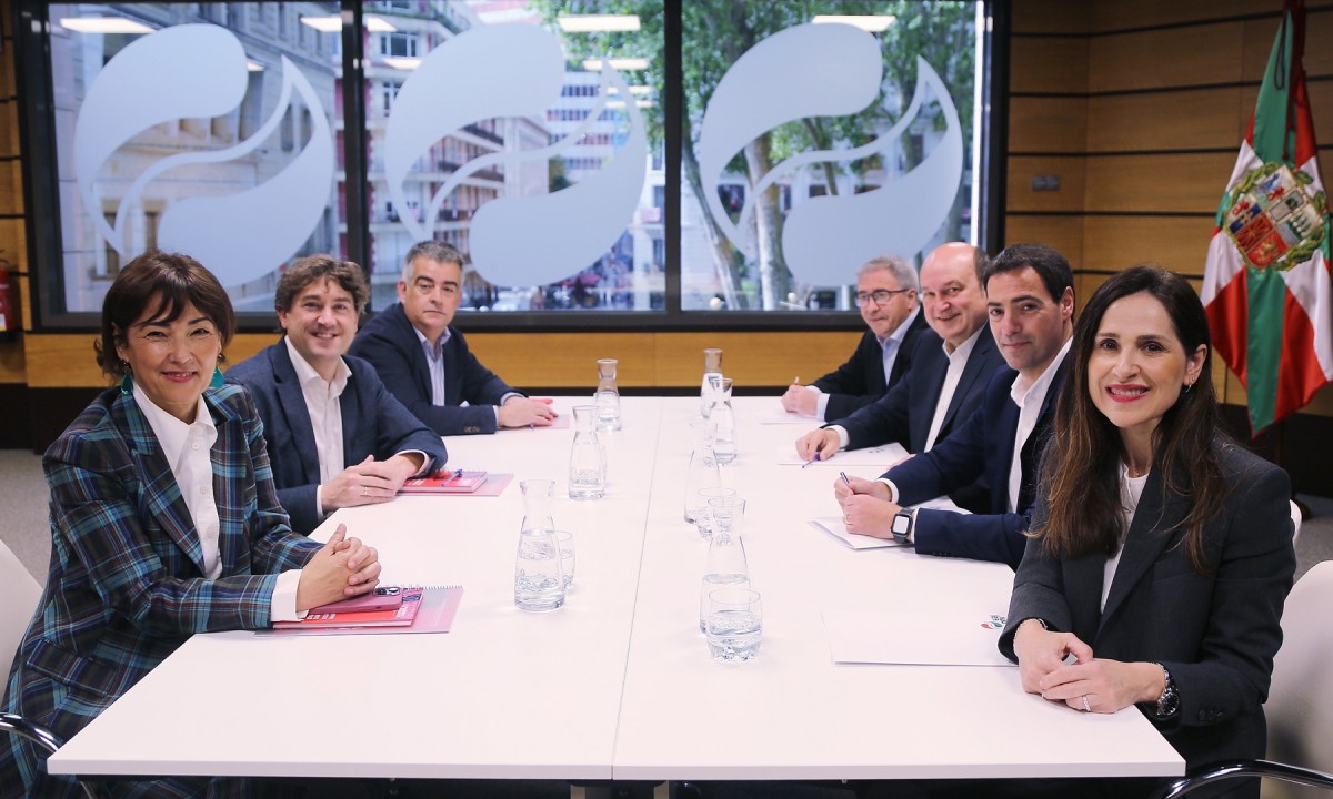 Valoración positiva de la primera reunión para constituir un Gobierno Vasco sólido
