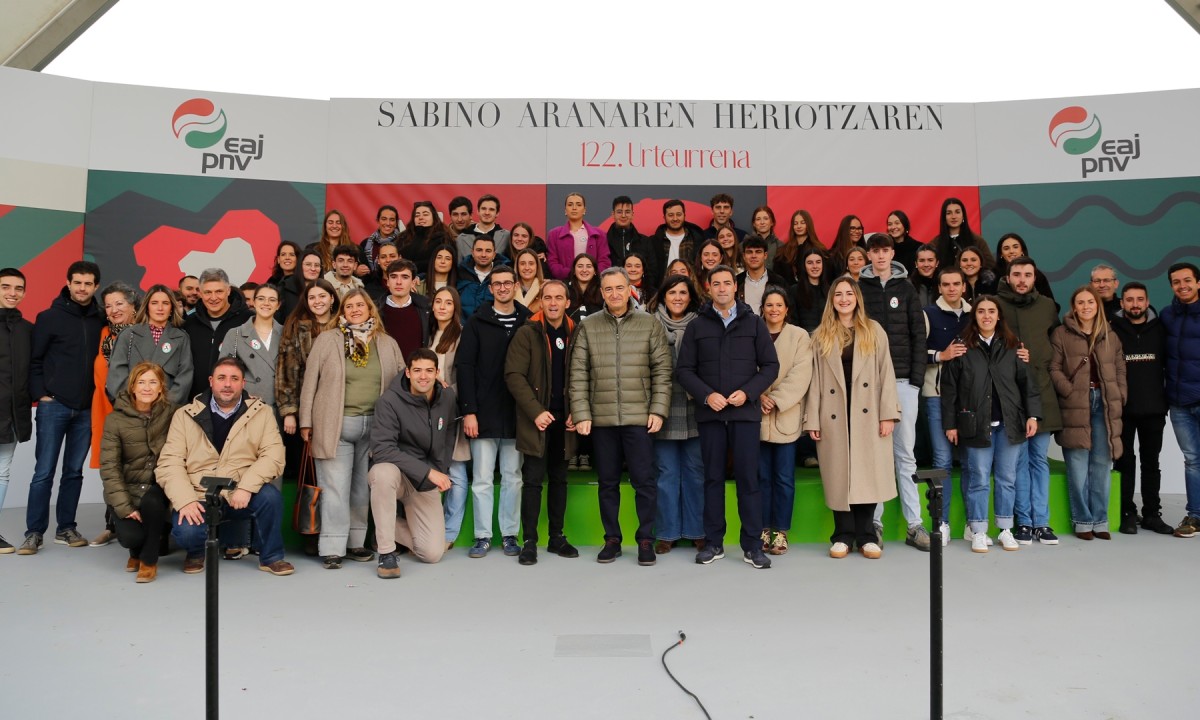 Demokraziaren defentsan eta faxismoaren kontra eginiko ibilbidea eta konpromisoa aldarrikatu ditu EAJ-PNVk 