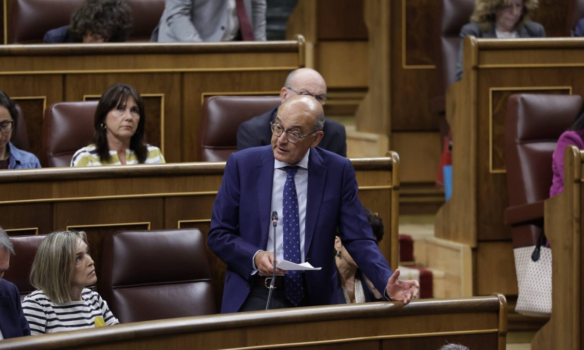 Euskal Taldeak espazio publikoetan arma zorrotzak eramatea murrizteko neurriak hartzea erreklamatu dio Gobernuari: 