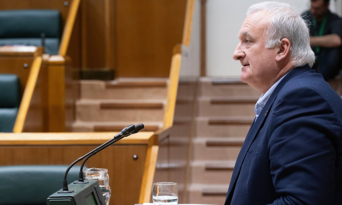 Eusko Legebiltzarrak Gardentasunaren Legea onartu du, kalitate demokratikoa, gobernantza kolaboratiboa eta erakundeekiko konfiantza indartzeko