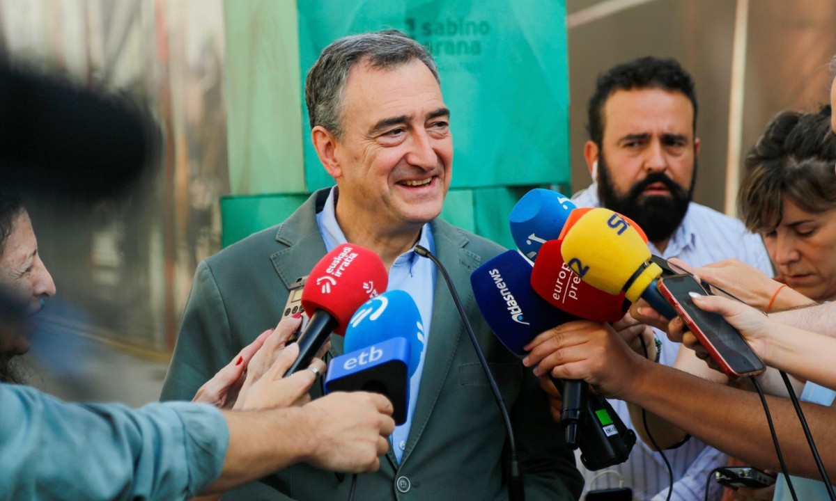 Aitor Esteban: 