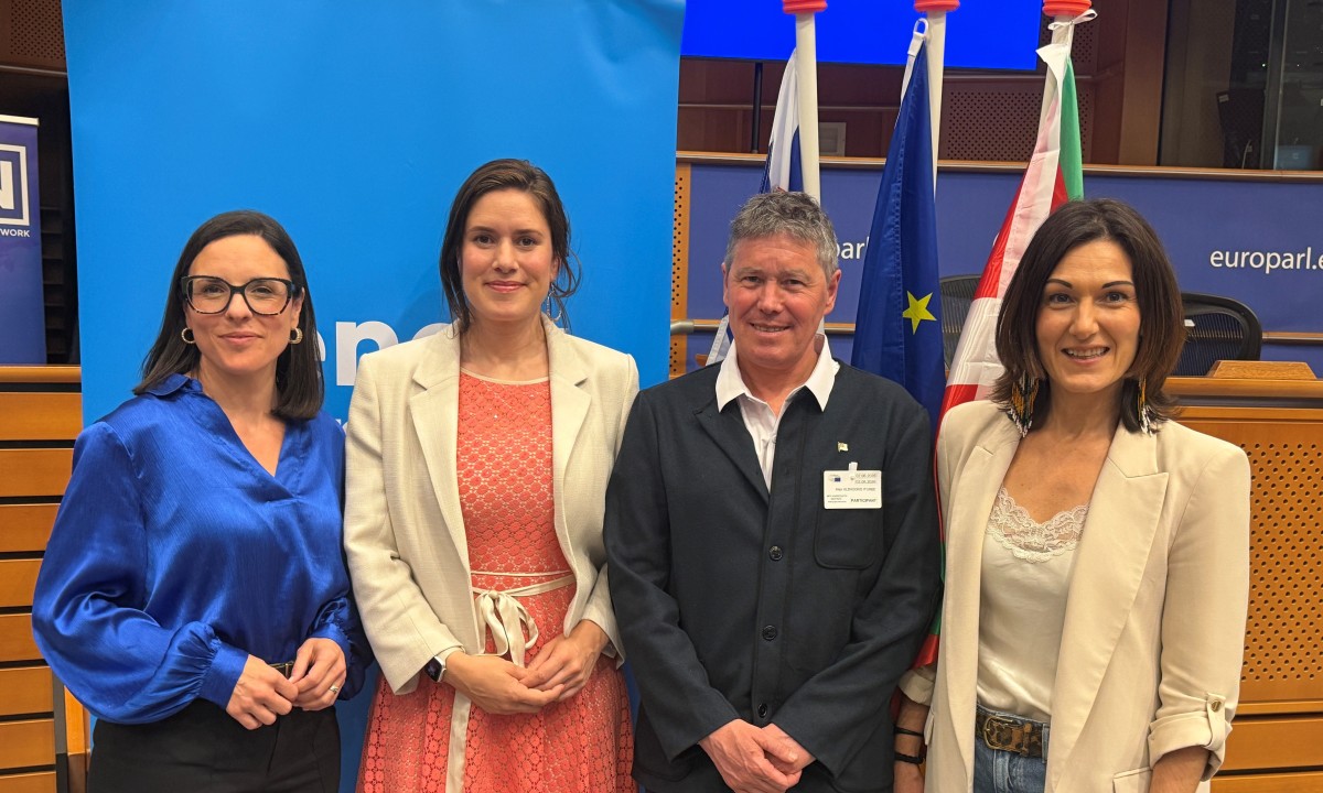 Las eurodiputadas de EAJ-PNV y del D66 holandés, Oihane Agirregoitia y Raquel García Hermida-Van der Walle, defienden durante un seminario conjunto sobre el euskera y el frisón celebrado en el Parlamento Europeo el valor añadido de las lenguas minoritarias y su importancia para la democracia y la cohesión en la Unión Europea