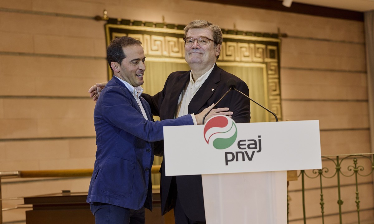 BBBko presidenteak Juan Mari Aburto alkateari bere konpromisoaren eta baloreen aitorpena helarazi dio