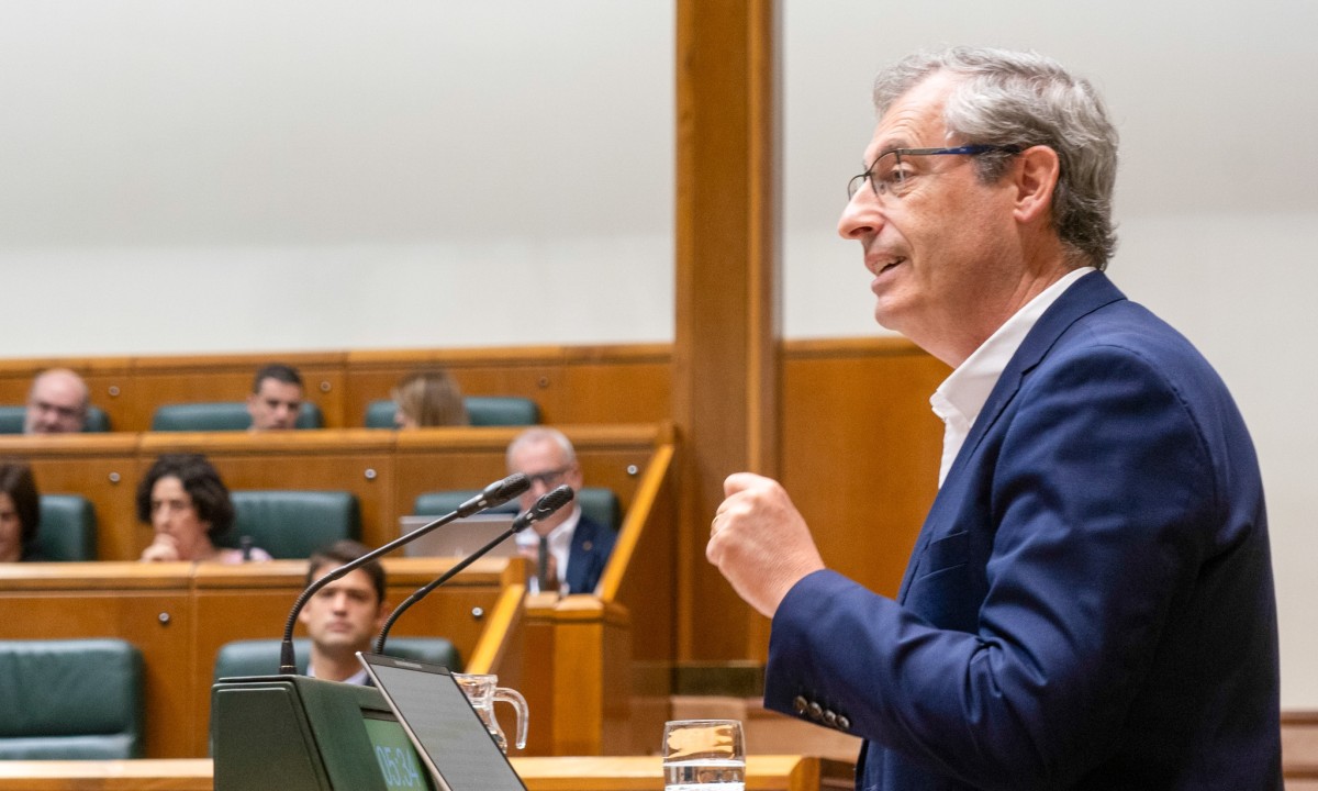 EAJ-PNVk sustatutako Enplegu Publikoaren Legearen aldaketa onartu da, euskal administrazioaren euskalduntze-eredua sendotzeko