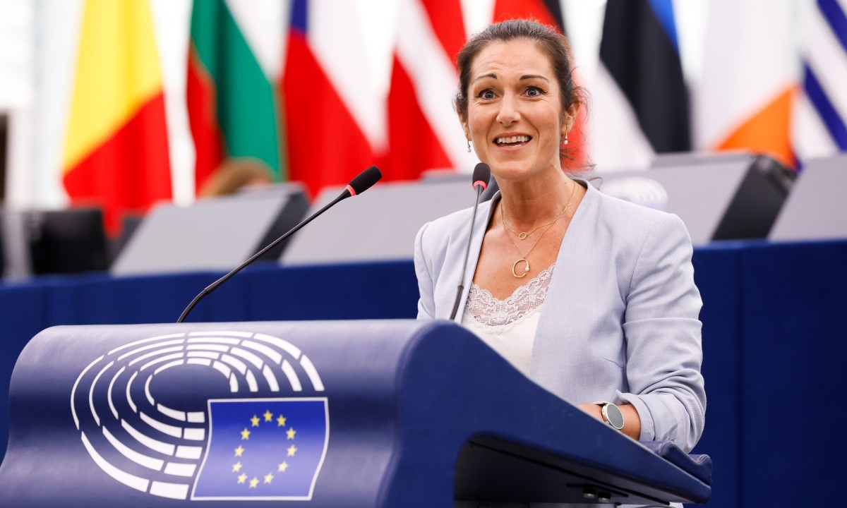 Oihane Agirregoitiak arrantzaren kanpoko finantzaketaz egin duen txostena babestu du Euroganberako arrantza batzordeak 