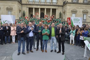 Urkullu, Ortuzar, Esteban y cargos y candidatos alaveses de EAJ-PNV, en Vitoria Gasteiz. 18-06-2016