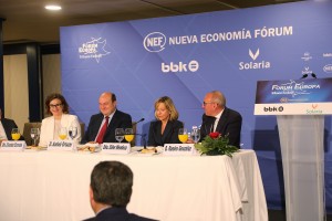 28-M Forum Nueva Economía. Ramiro González, Elixabete Etxanobe, Eider Mendoza