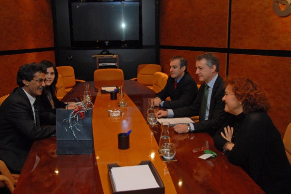Urkullu recibe la visita del Ministro de Cooperación de Sahara