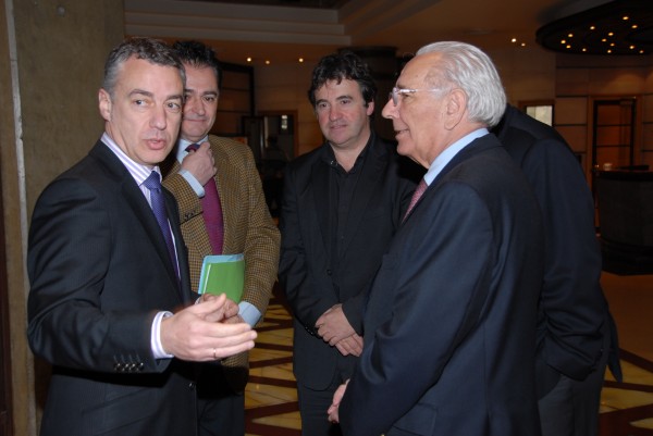  Iñigo Urkullu, Iñaki Goikoetxeta,  Didier Borotra, Alcalde de Biarritz y Michel Poueyts 