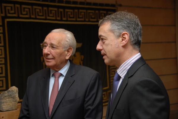  Iñigo Urkullu, Iñaki Goikoetxeta,  Didier Borotra, Alcalde de Biarritz y Michel Poueyts 