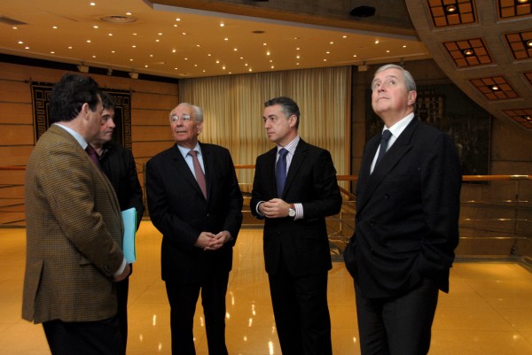  Iñigo Urkullu, Iñaki Goikoetxeta,  Didier Borotra, Alcalde de Biarritz y Michel Poueyts 