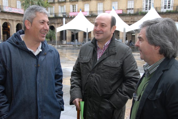 Andoni Ortuzar eta Joseba Aurrekoetxea 2012.ko Aberri Egunaren aurkezpenean