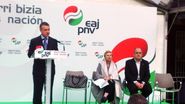 Iñigo Urkullu y Joseba Egibar en el 75 aniversario del bombardeo de Eibar