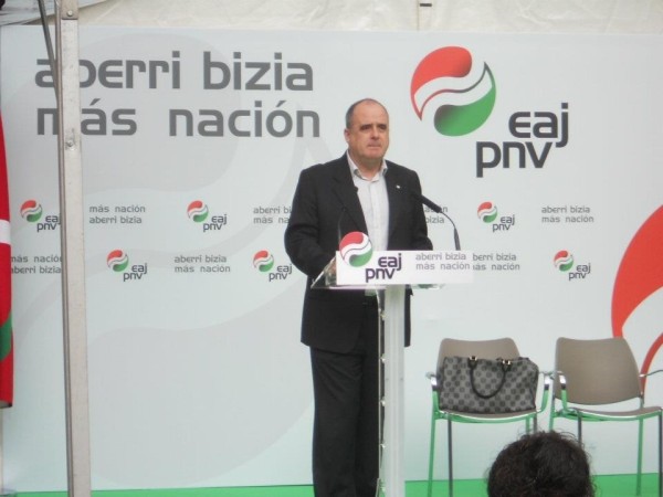 Iñigo Urkullu y Joseba Egibar en el 75 aniversario del bombardeo de Eibar