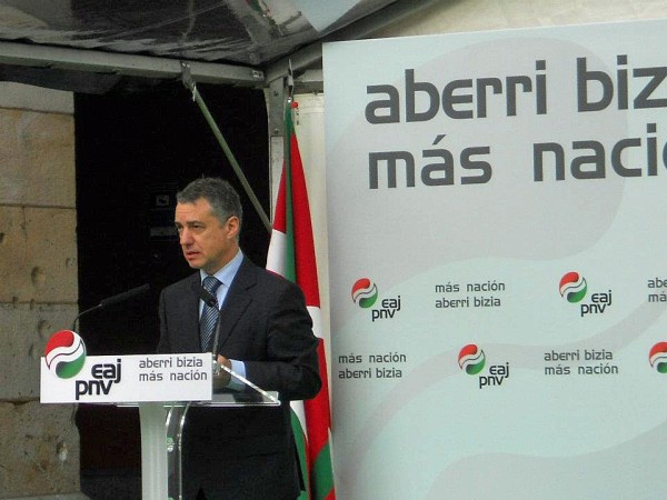 Iñigo Urkullu y Joseba Egibar en el 75 aniversario del bombardeo de Eibar