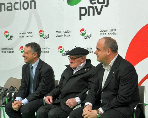Iñigo Urkullu y Joseba Egibar en el 75 aniversario del bombardeo de Eibar
