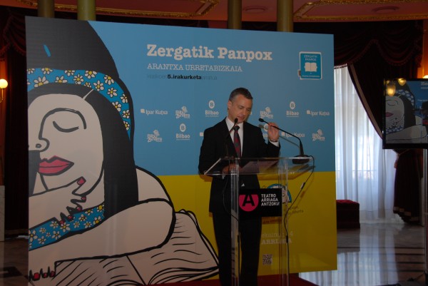 Iñigo Urkullu Zergaitik Panpox liburuaren irakurketan