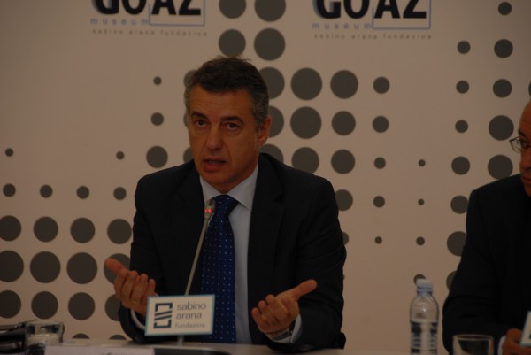 Iñigo Urkullu Hermes aldizkarien ale berrien aurkezpenean